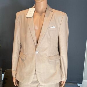 Men’s Mogu Slim Fitting 2 Piece Suit Size 42 Jacket 38 Pants NWT